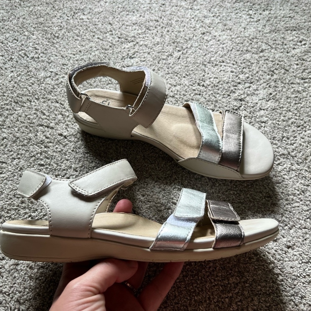Earth Sandals Size 8 Alder Amal Strappy Beige & Metallic Leather Slingback
